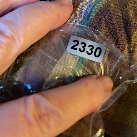 Sweet Generis size 1X roll tab sleeves button down top. - Picture 6 of 6